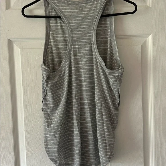 Workout Gray and Black Sleeveless Tank Tops - Picture 11 of 14